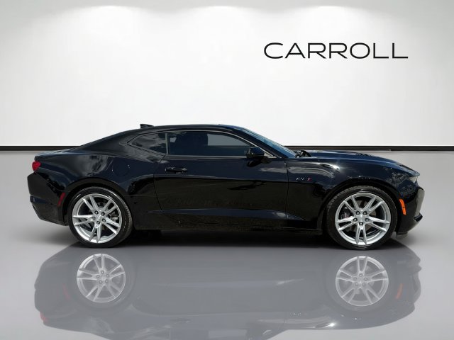 Used 2022 Chevrolet Camaro LT w/ Technology Package RWD image 2