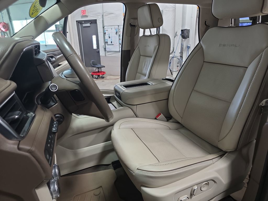 Used 2022 GMC Yukon Denali image 16