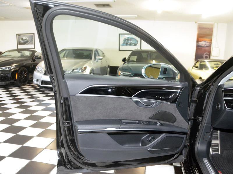 Used 2020 Audi S8 L image 17