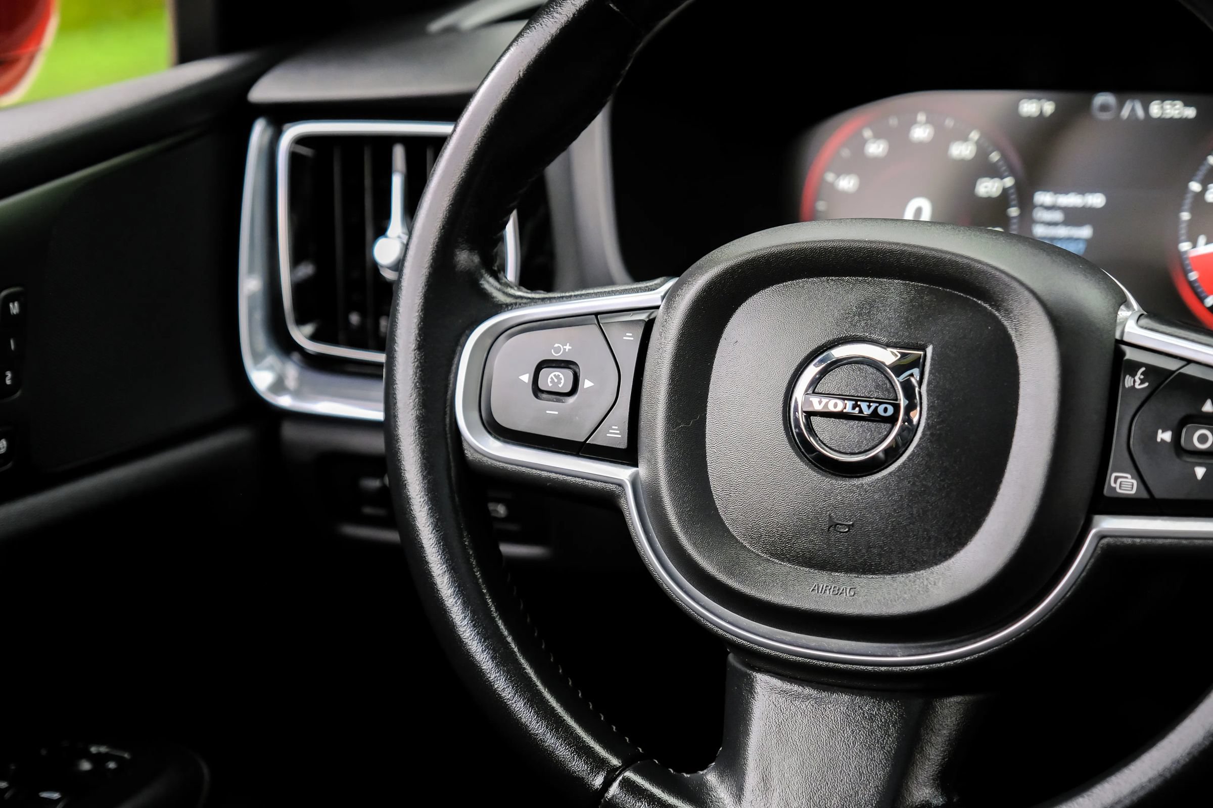 Used 2020 Volvo S60 T5 Momentum FWD image 19