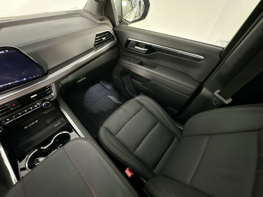 Used 2026 Chevrolet Suburban RST w/ Comfort Package AWD/4WD image 11