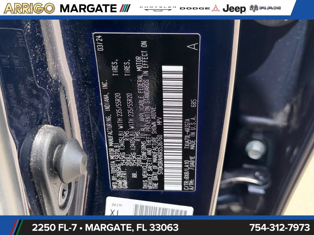 Used 2024 Toyota Highlander Platinum FWD image 24