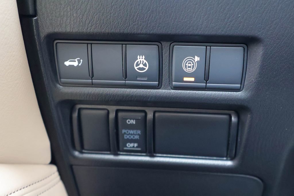 Used 2023 Nissan Armada SL w/ Captain's Chairs Package image 18