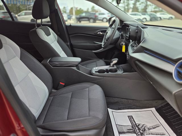 Used 2025 Chevrolet Trax LS w/ LS Convenience Package image 16