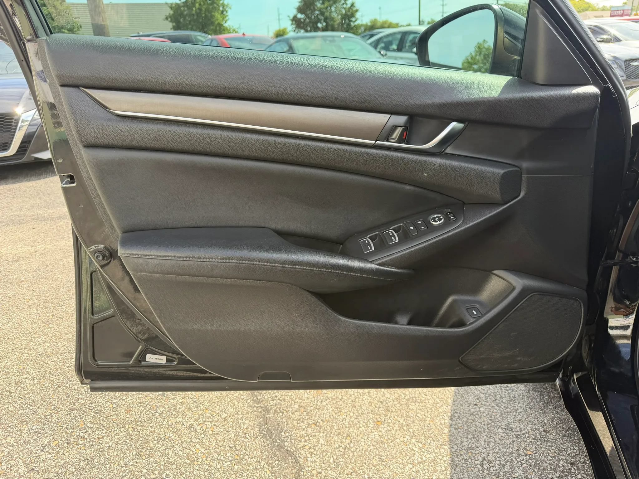 Used 2018 Honda Accord LX image 12