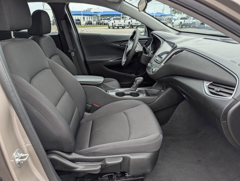 Used 2025 Chevrolet Malibu LT image 30