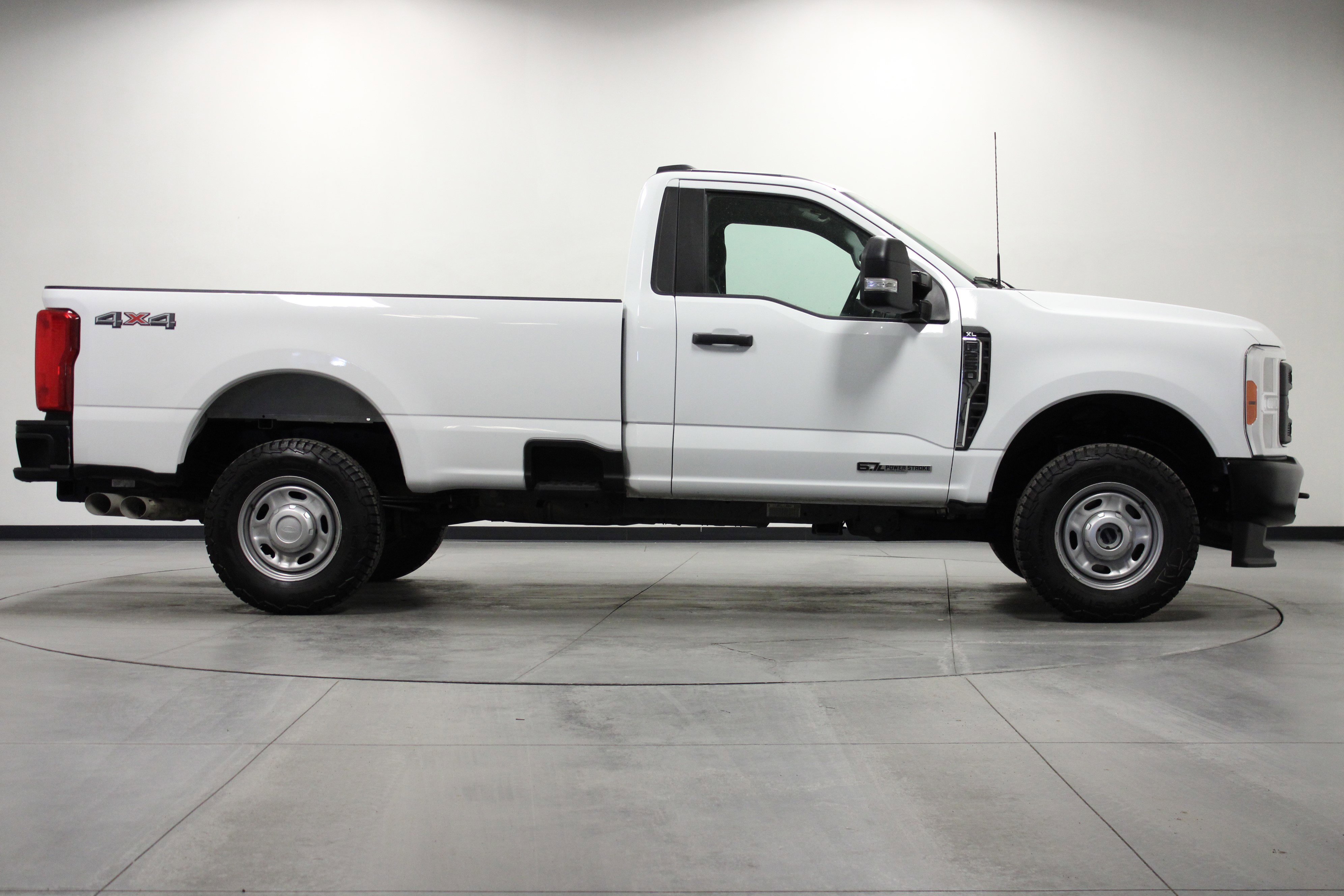 Used 2023 Ford F250 XL image 3