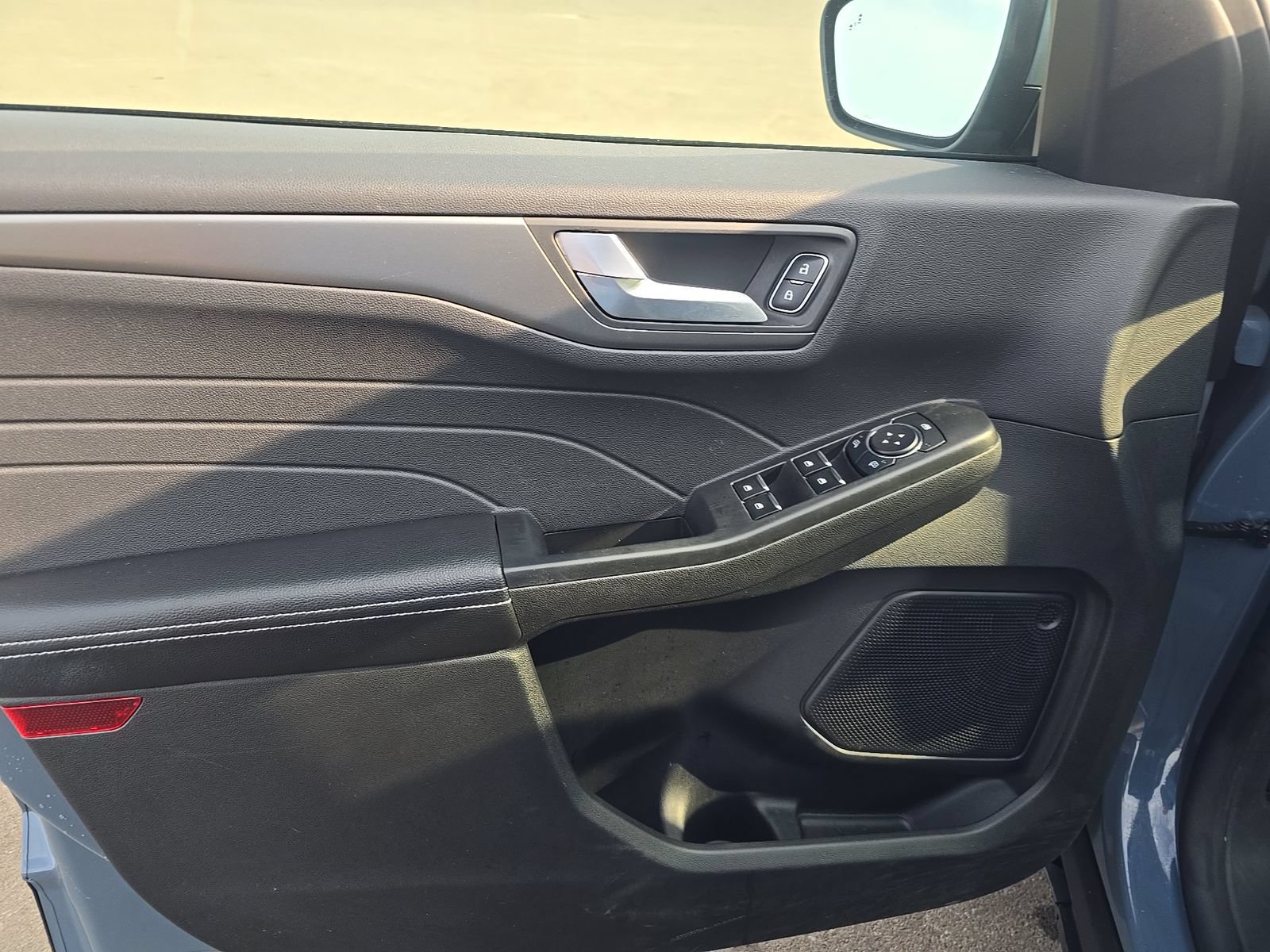 Used 2025 Ford Escape SE FWD image 14