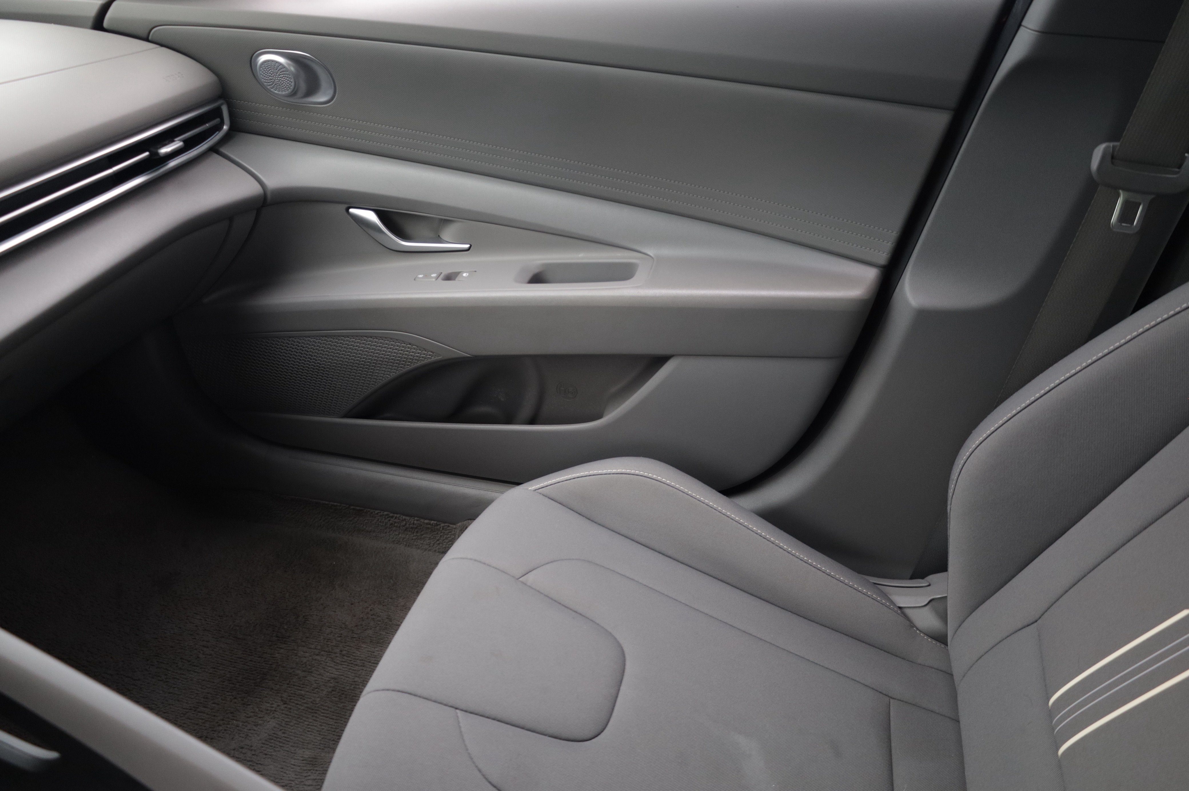 Used 2024 Hyundai Elantra SEL FWD image 12