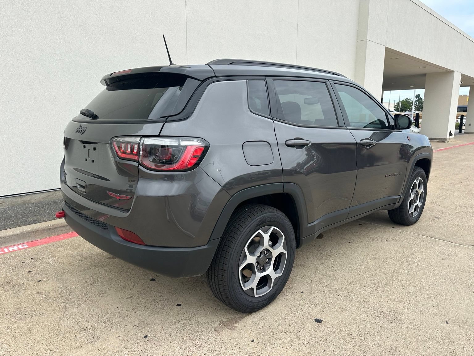Used 2022 Jeep Compass Trailhawk w/ Sun and Sound Group AWD/4WD image 7