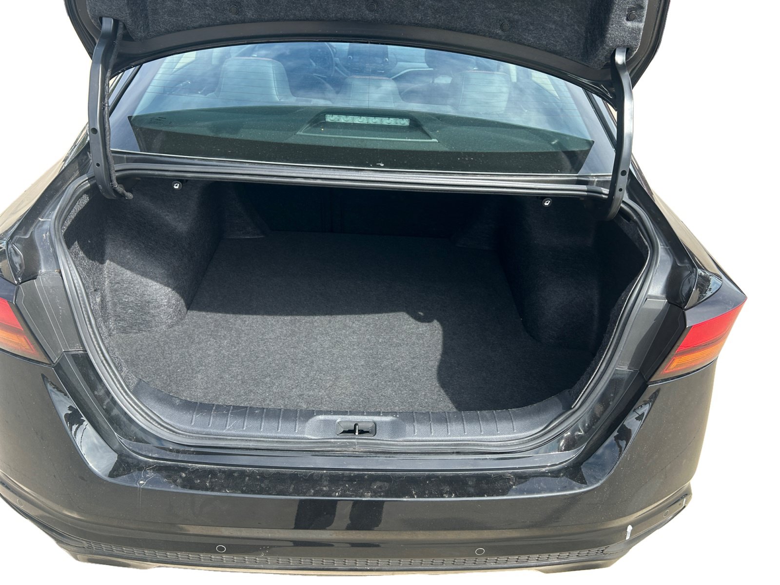Used 2025 Nissan Altima 2.5 SR FWD image 12