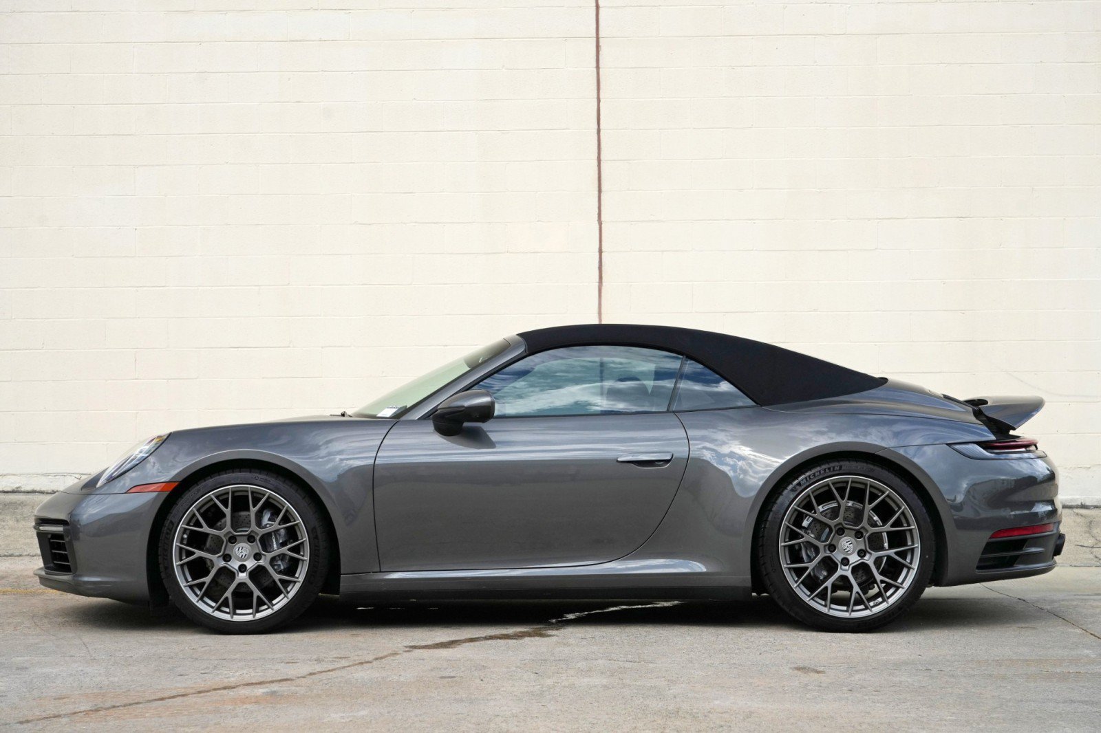 Used 2024 Porsche 911 Carrera w/ Premium Package RWD image 9