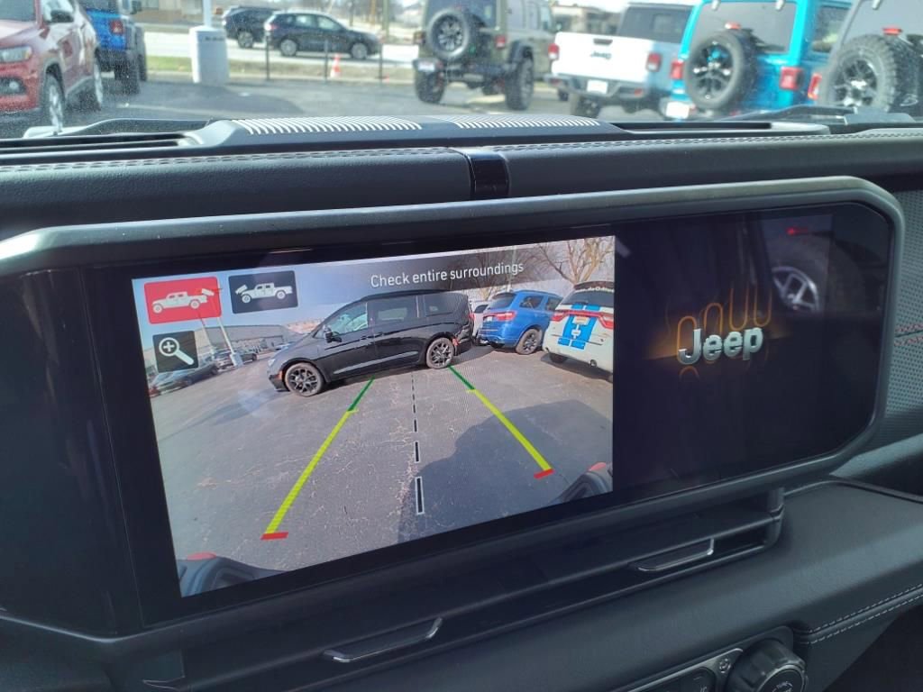 New 2025 Jeep Gladiator Rubicon AWD/4WD image 16