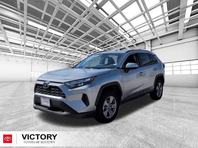 Used 2025 Toyota RAV4 XLE FWD image 6