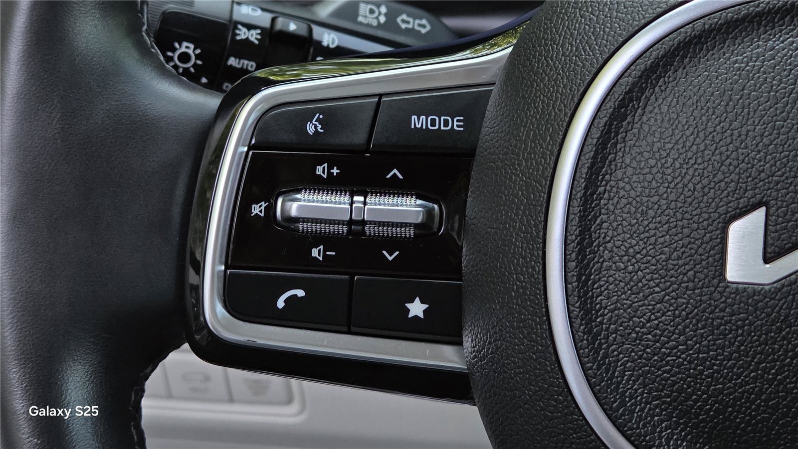 Certified 2024 Kia Carnival SX Prestige FWD image 19