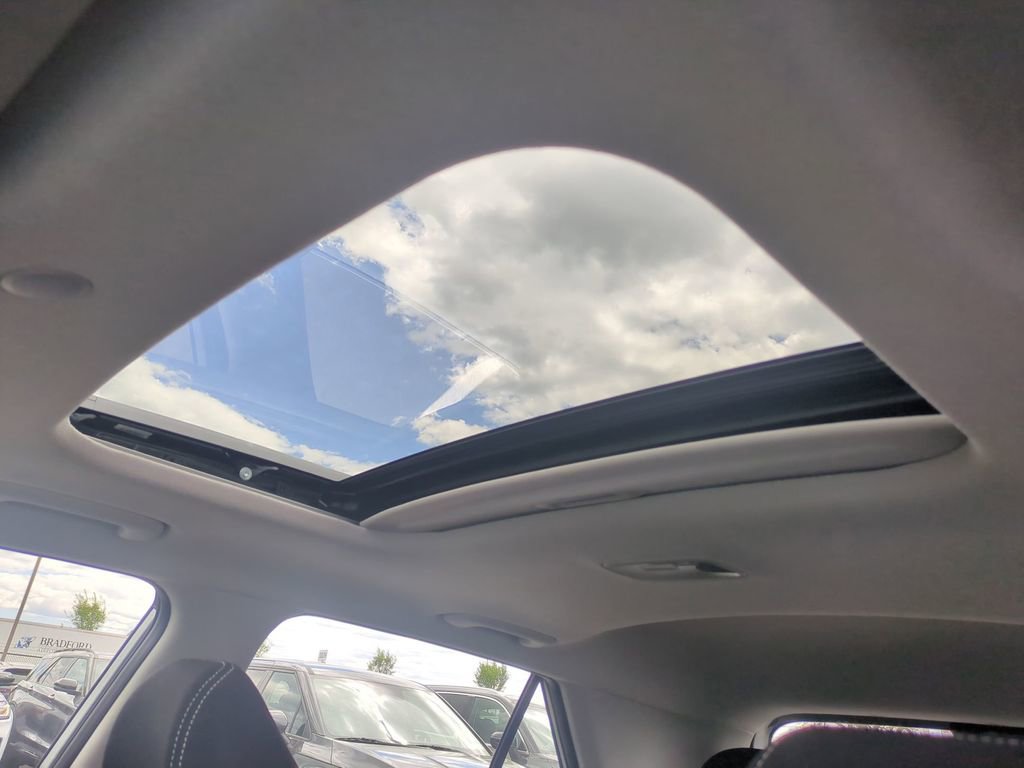 Used 2025 Hyundai Venue SEL FWD image 15