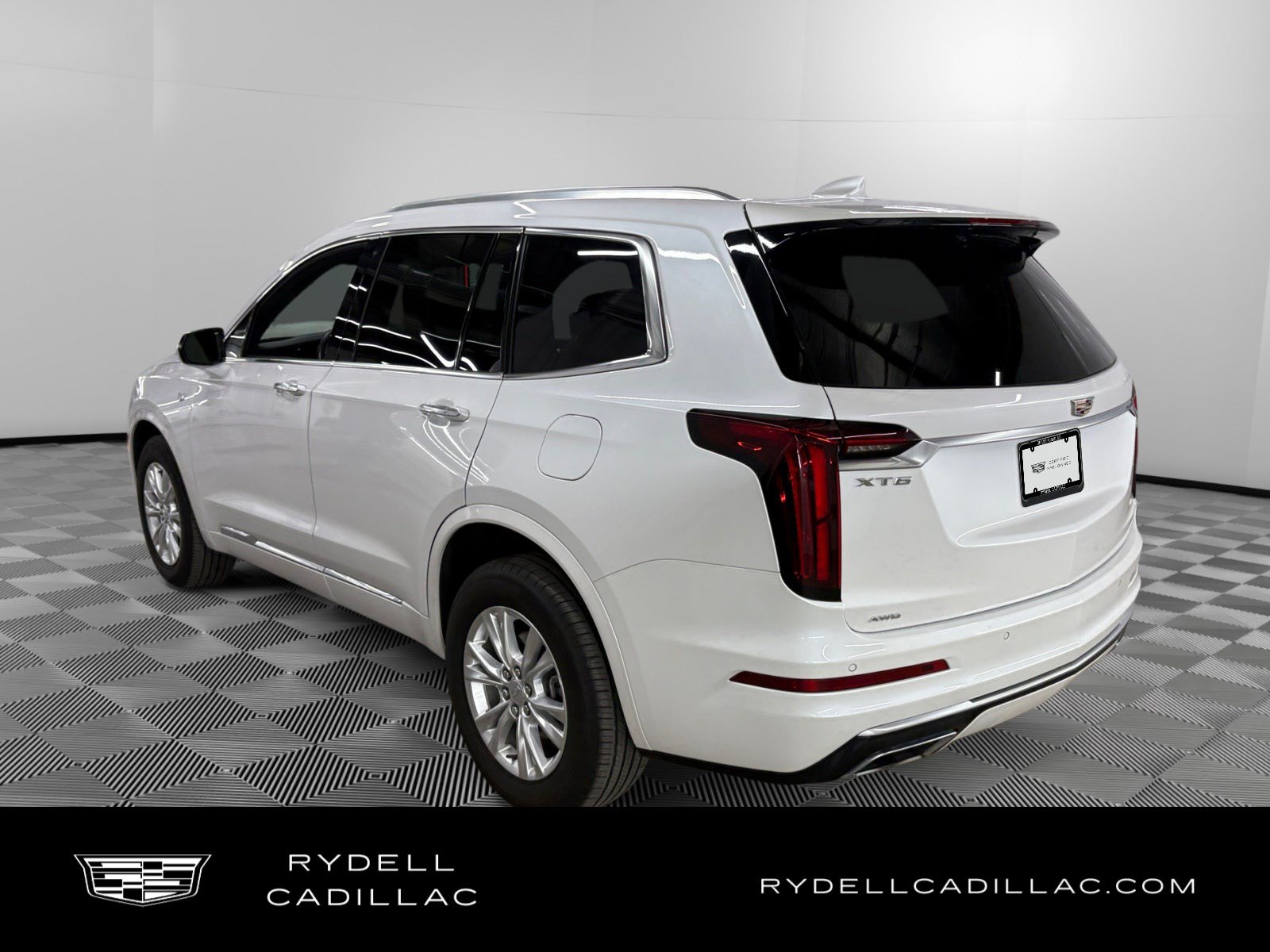 Certified 2025 Cadillac XT6 Luxury AWD/4WD image 3