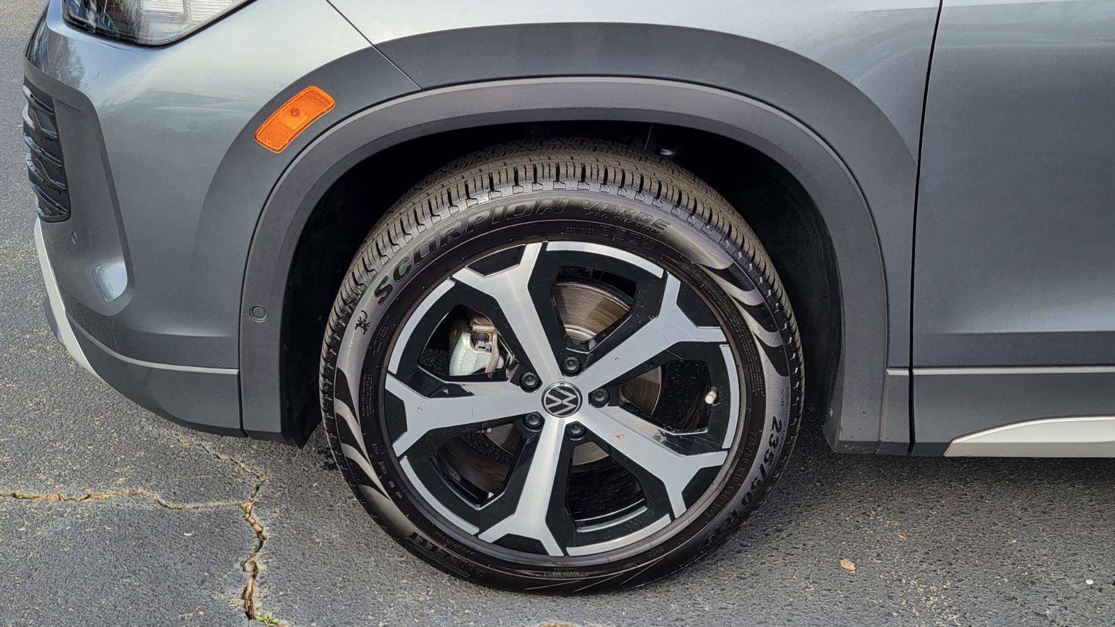 Used 2025 Volkswagen Tiguan SE image 12