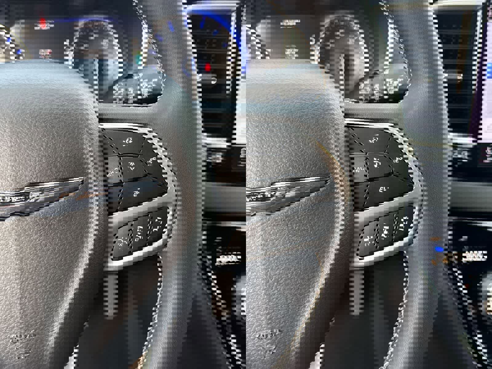 Used 2025 Chrysler Pacifica Select FWD image 28