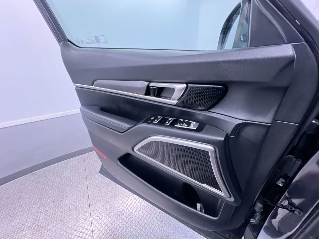 Used 2025 Kia Telluride S FWD image 34
