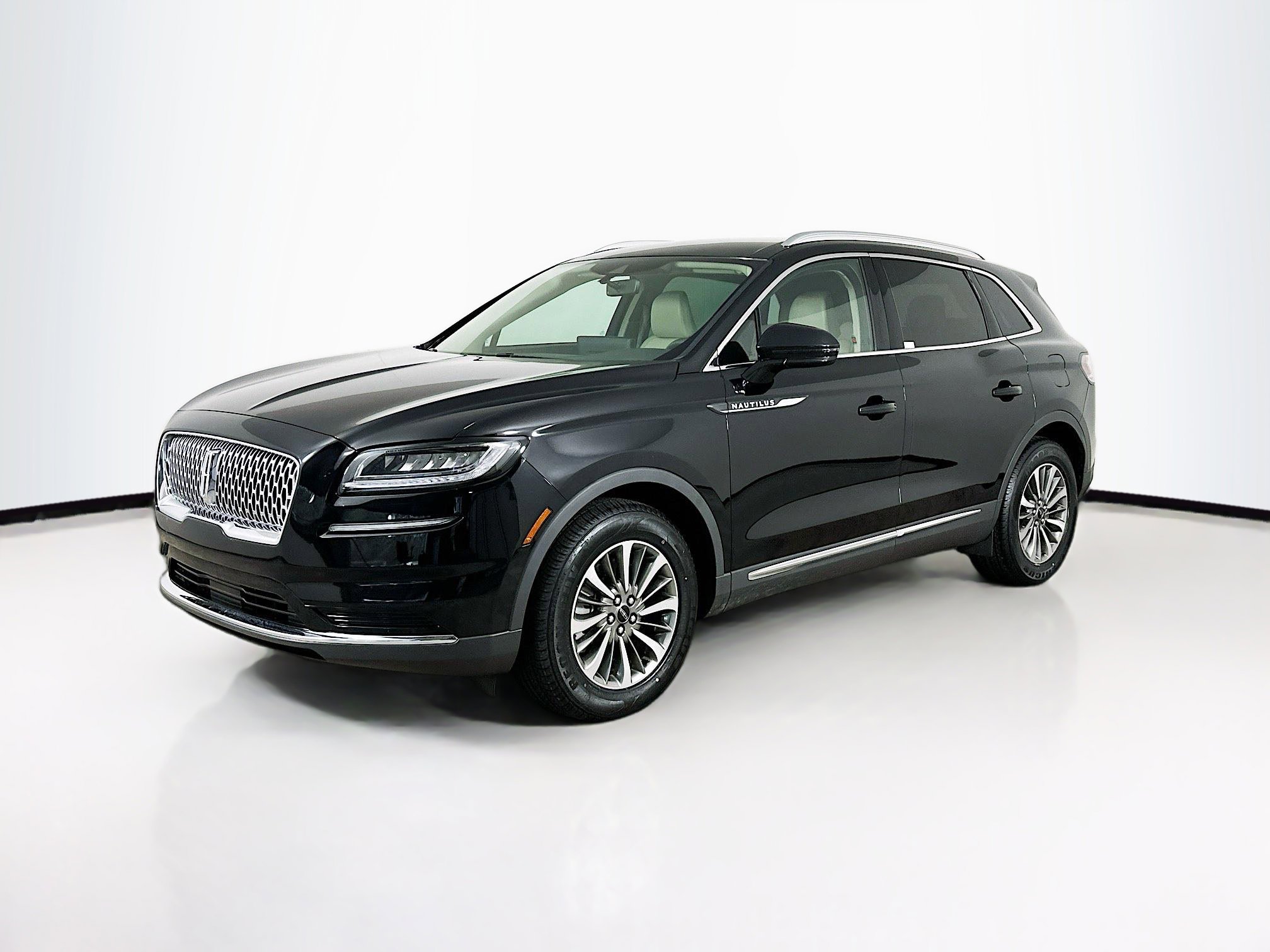 Used 2022 Lincoln Nautilus FWD w/ Premium Package image 3