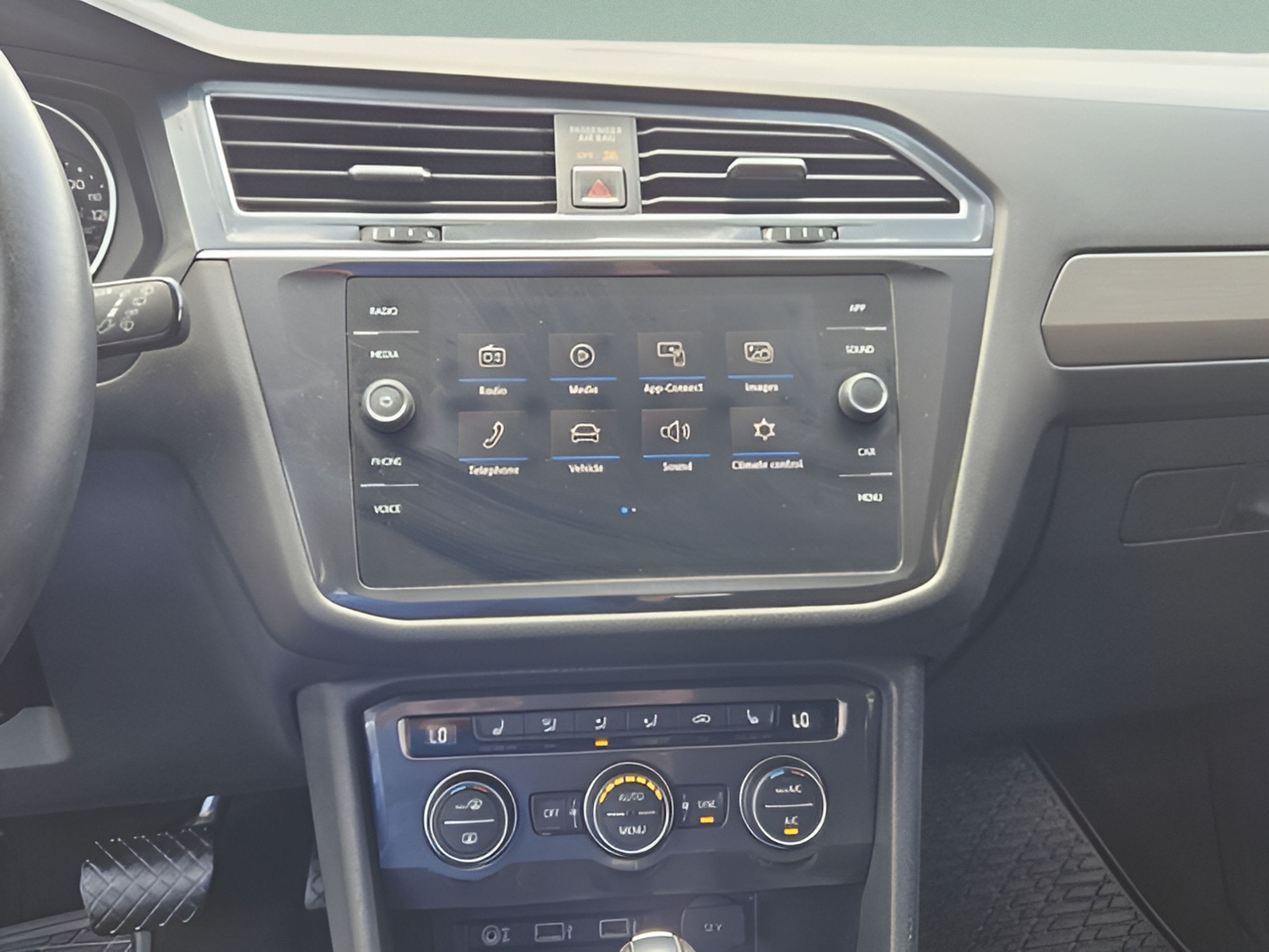 Used 2018 Volkswagen Tiguan S FWD image 18