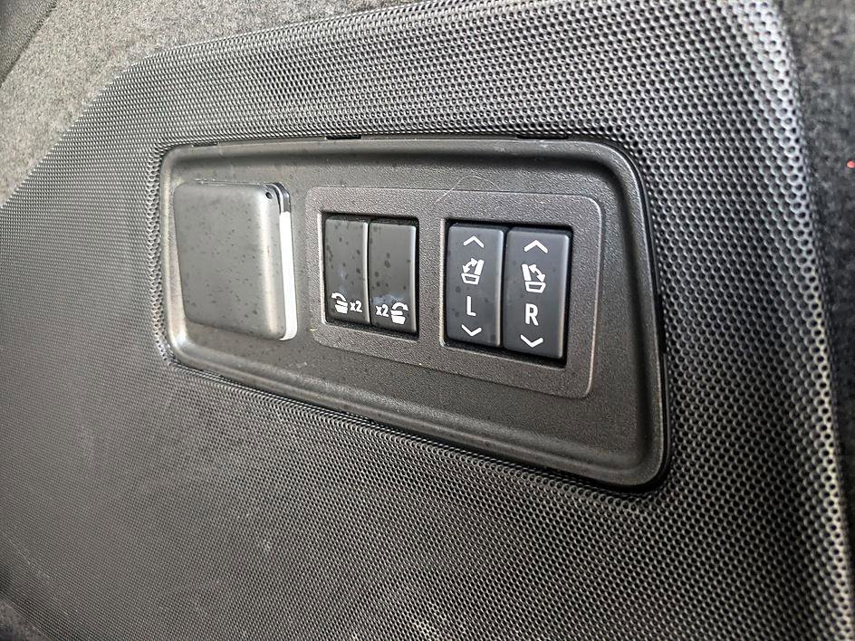 Certified 2024 Cadillac Escalade Premium Luxury Platinum image 37