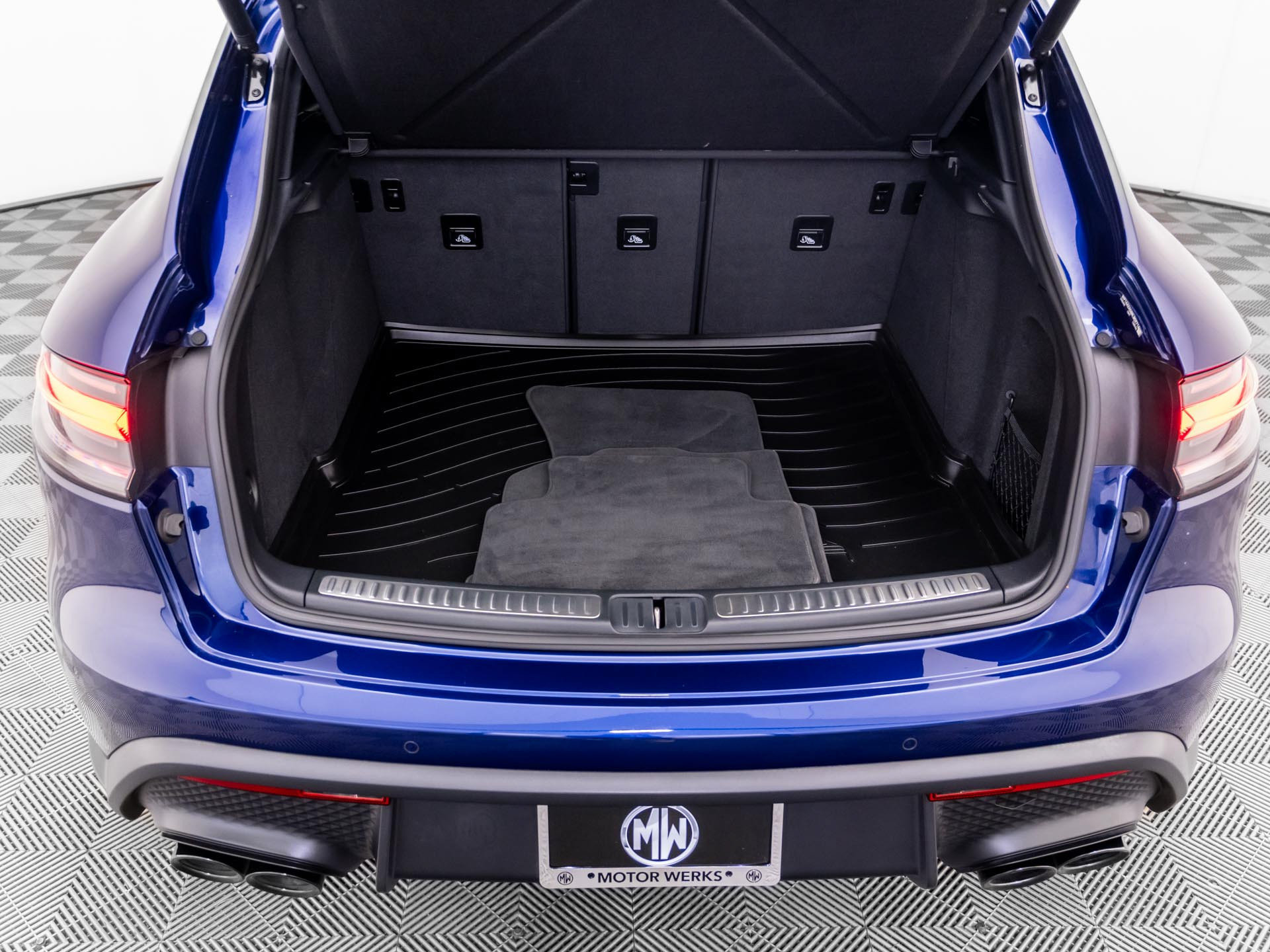 Certified 2024 Porsche Macan Turbo AWD/4WD image 30