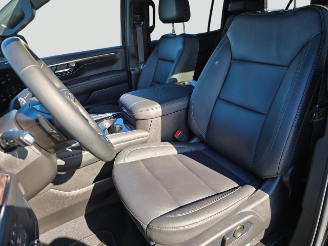 Used 2026 Chevrolet Suburban LT w/ Comfort Package AWD/4WD image 27
