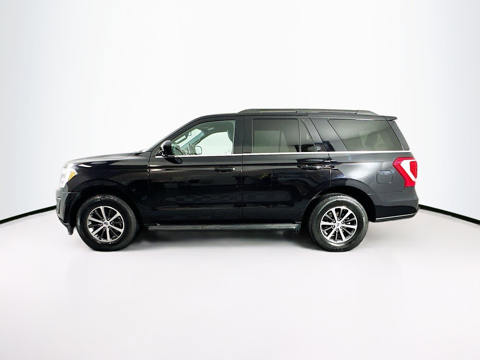 Used 2021 Ford Expedition XLT image 4