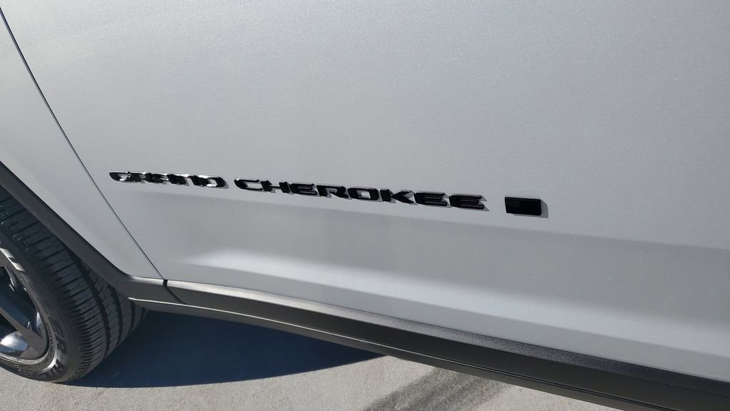 New 2025 Jeep Grand Cherokee L Altitude image 8