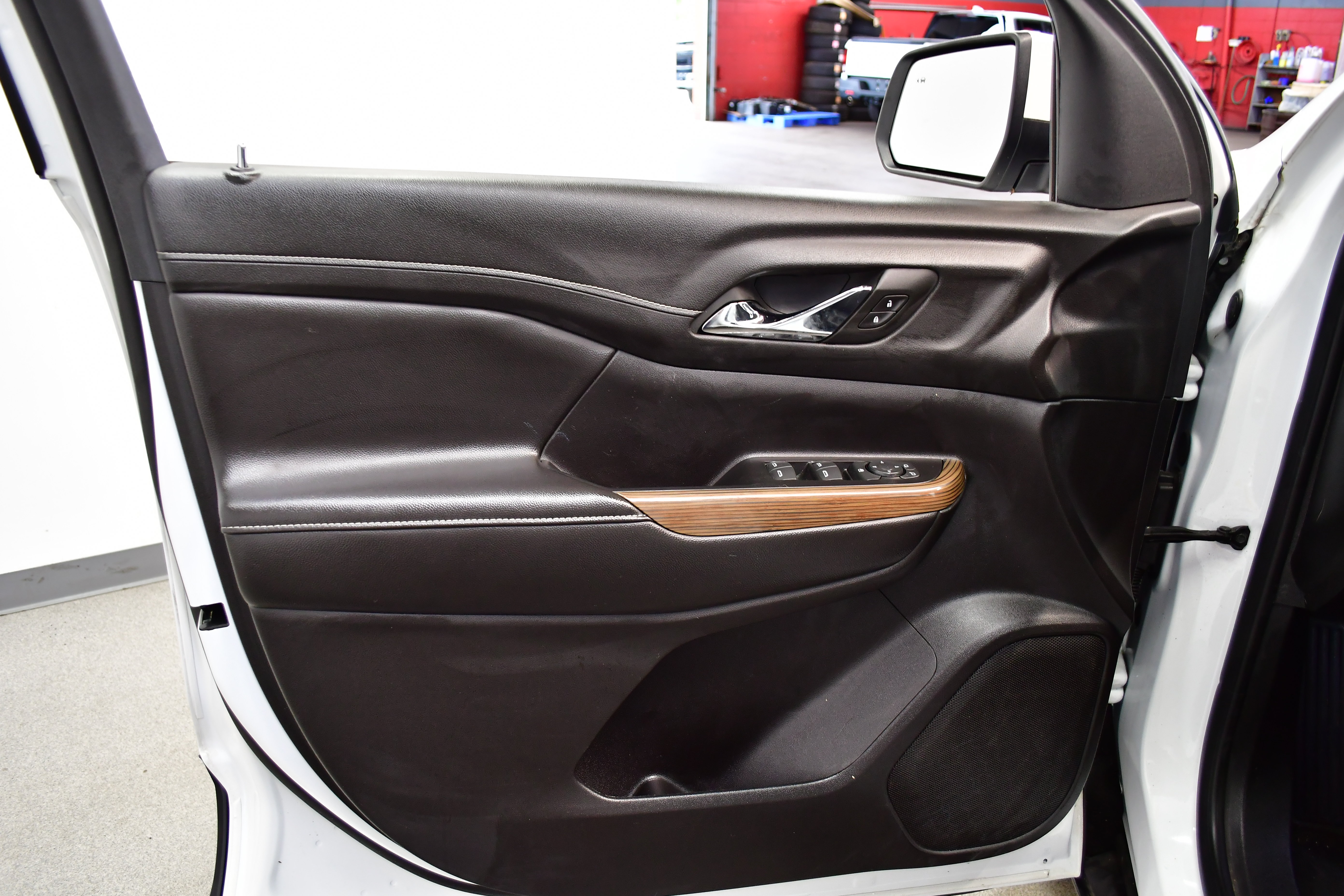 Used 2023 GMC Acadia SLE AWD/4WD image 18