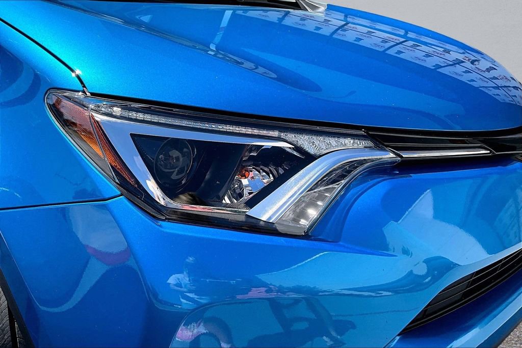 Certified 2018 Toyota RAV4 XLE FWD image 32
