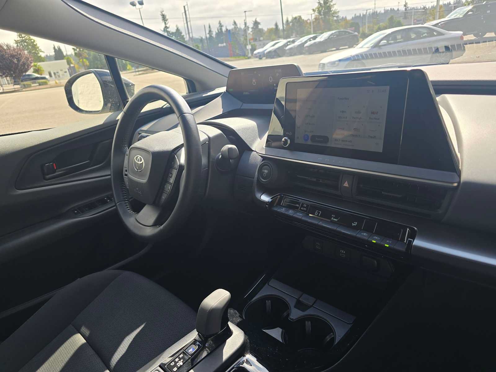 Certified 2025 Toyota Prius LE FWD image 10