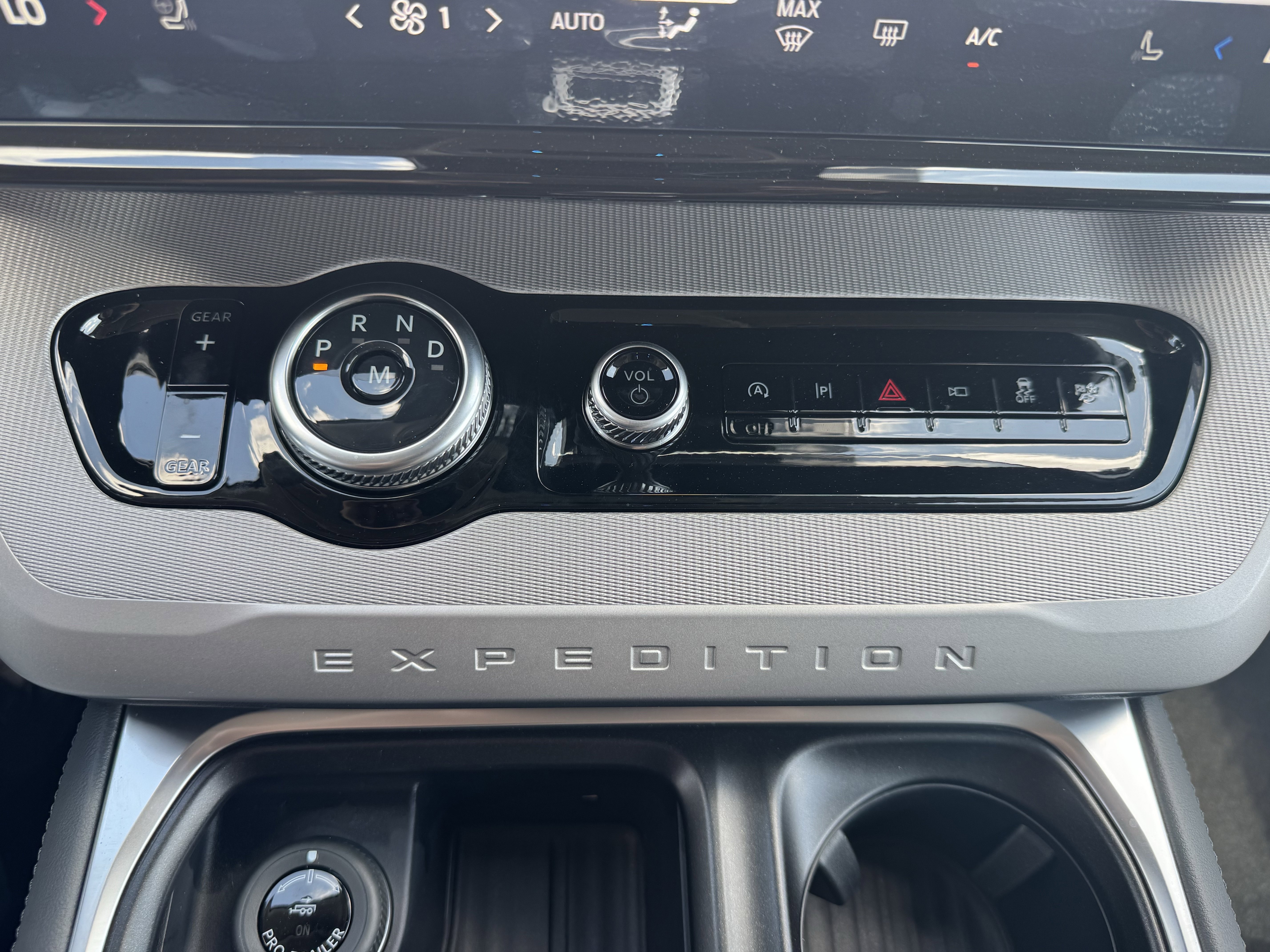 New 2026 Ford Expedition Active image 4