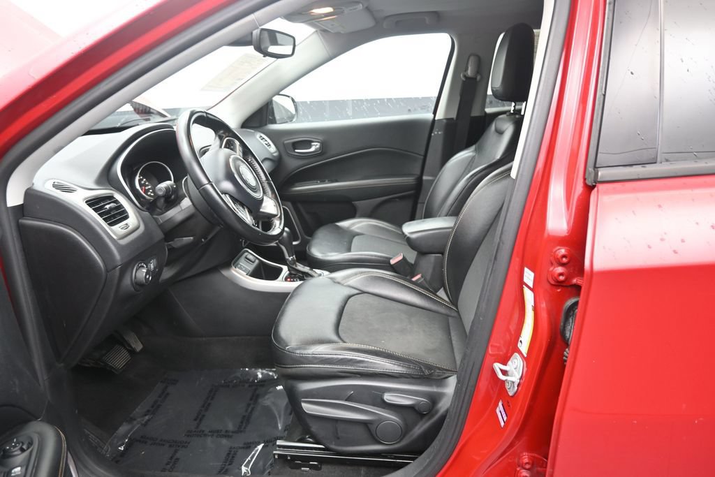 Used 2018 Jeep Compass Latitude FWD image 11