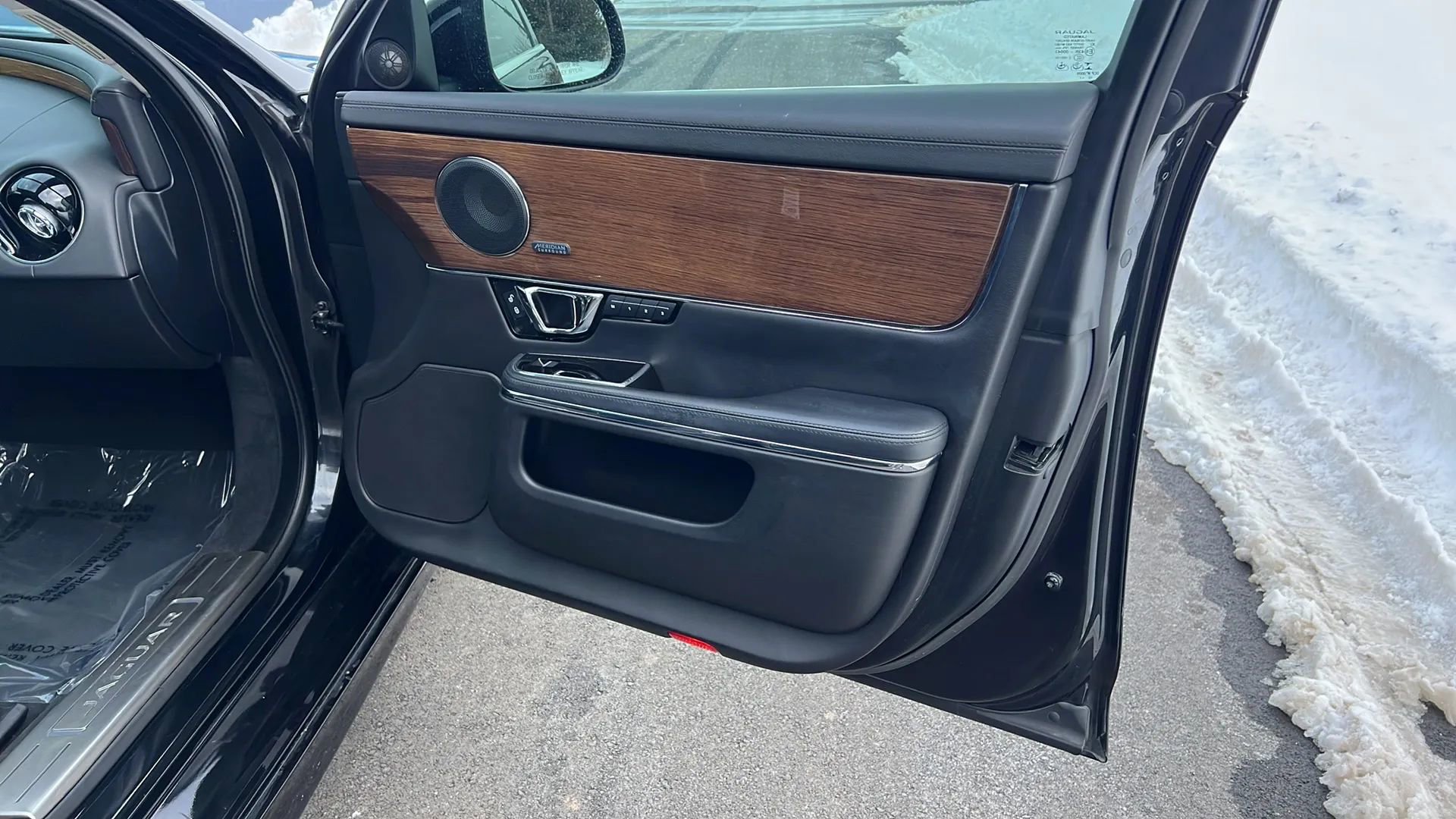 Used 2016 Jaguar XJ Supercharged image 21