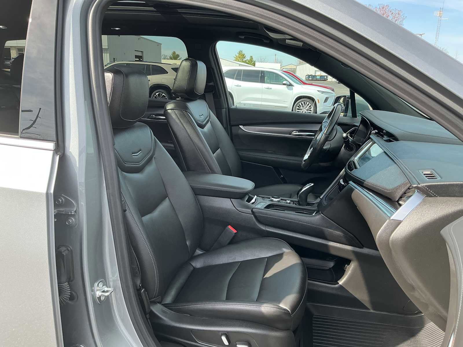 Used 2024 Cadillac XT6 Luxury w/ LPO, Floor Liner Package image 29