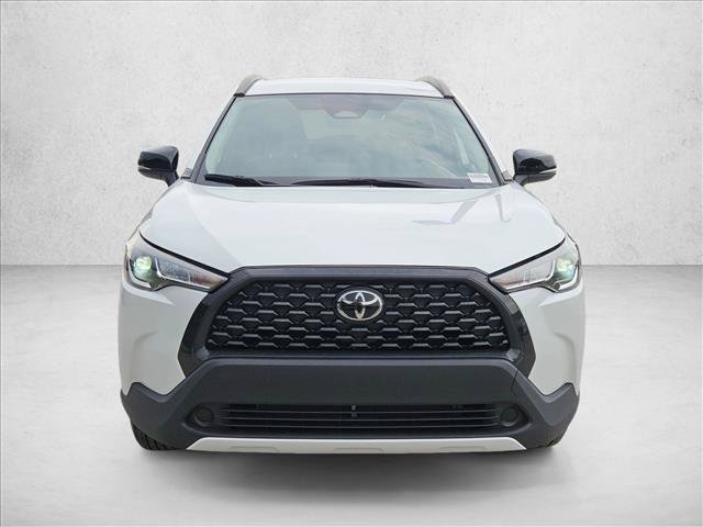 Used 2025 Toyota Corolla Cross LE FWD image 2