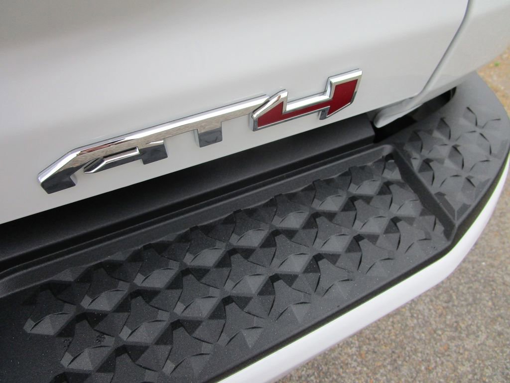 Used 2025 GMC Canyon AT4 w/ Technology Plus Package image 11