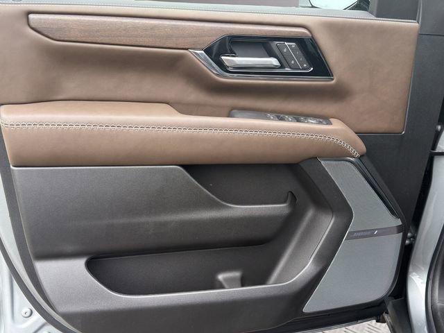 New 2026 GMC Yukon Denali Ultimate w/ LPO, Floor Liner Package AWD/4WD image 13