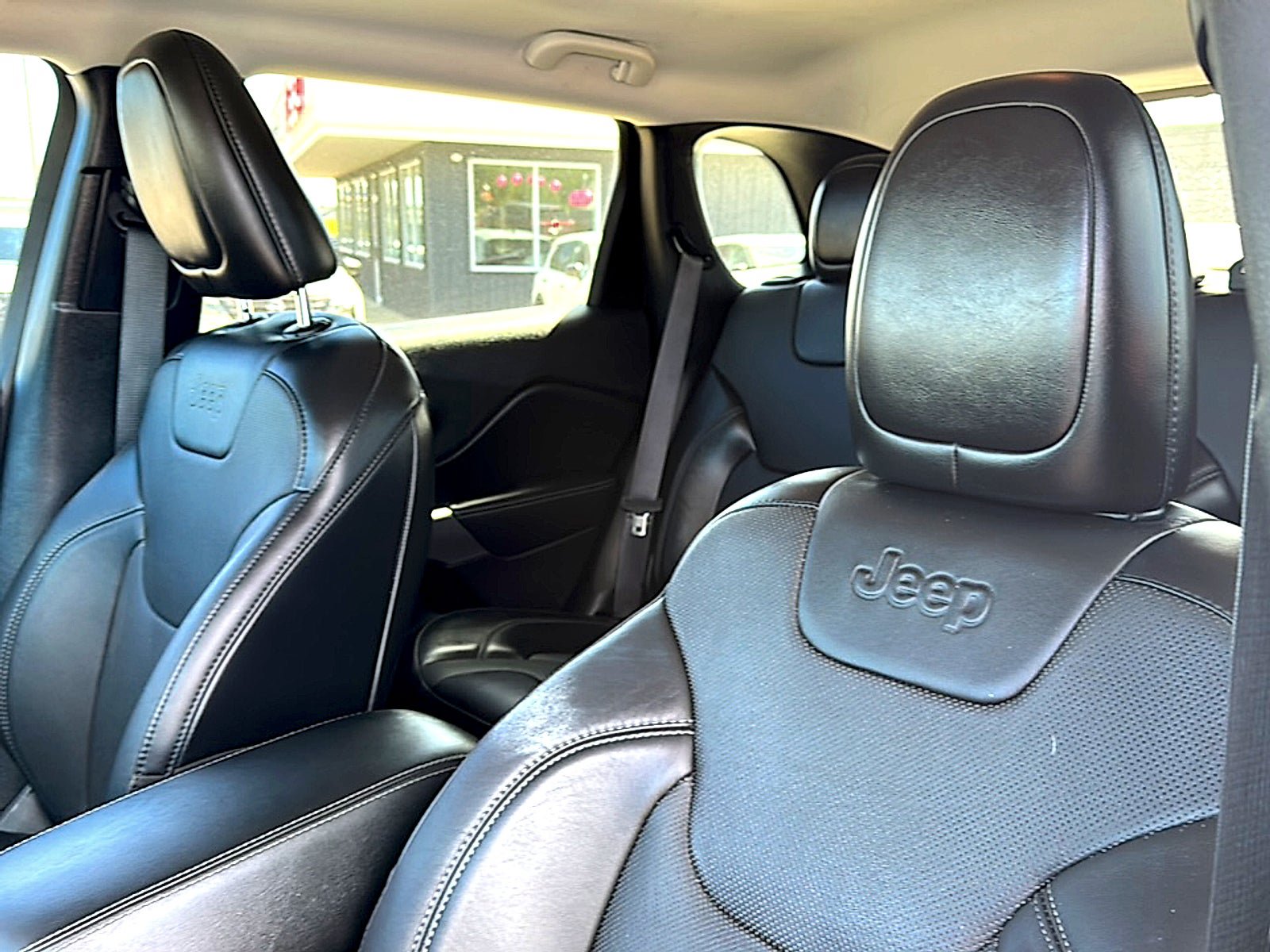 Used 2021 Jeep Cherokee Latitude Lux w/ Comfort/Convenience Group FWD image 7