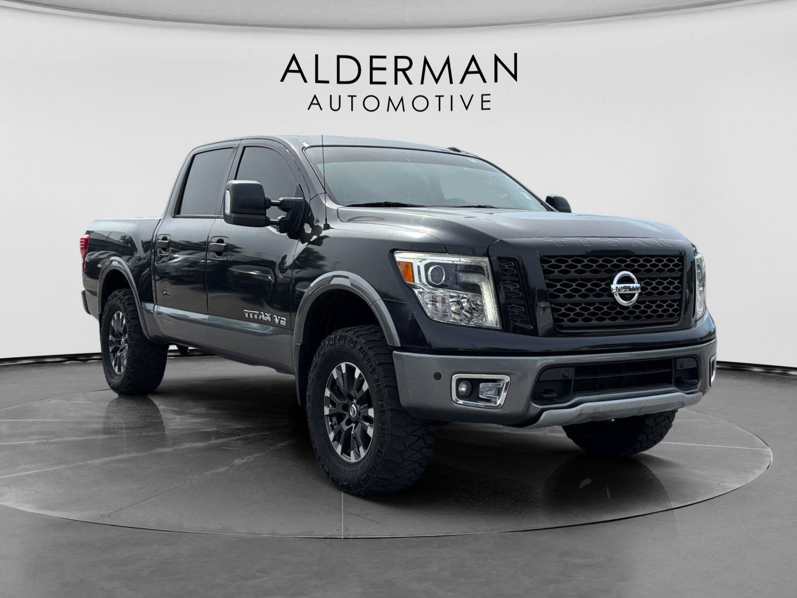 Used 2018 Nissan Titan PRO-4X w/ Pro-4x Convenience Package AWD/4WD image 5