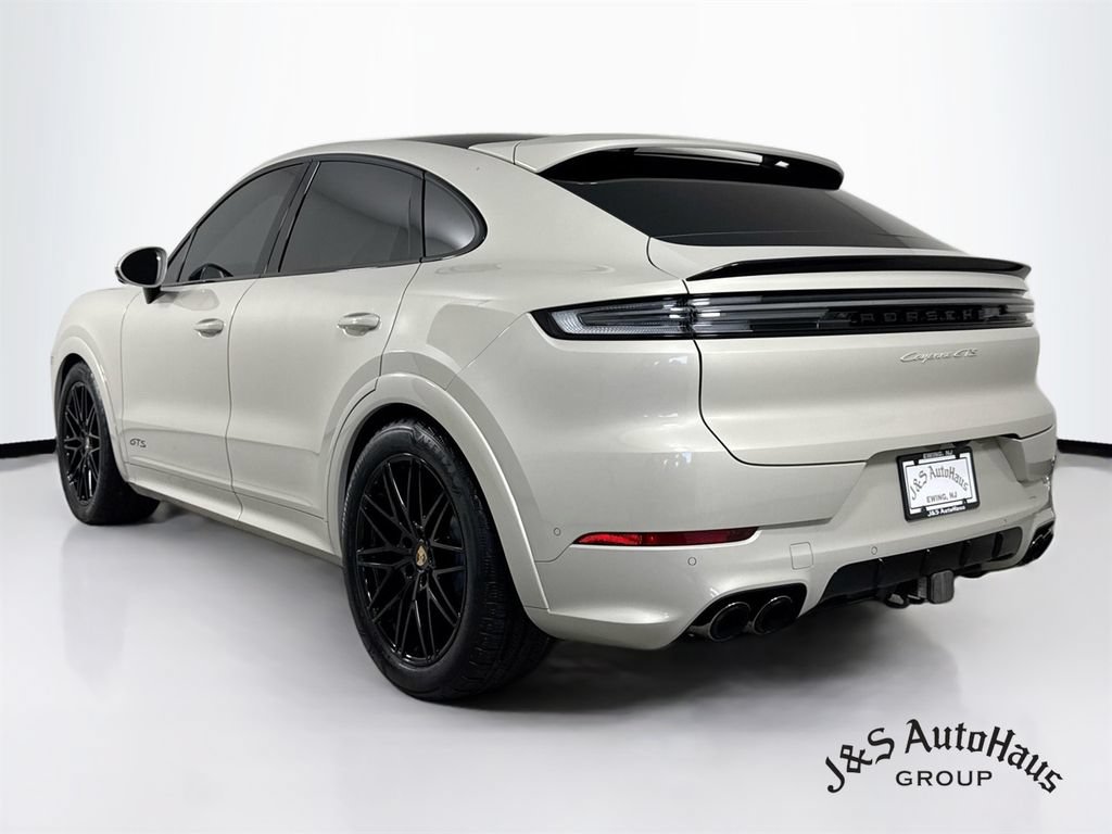 Used 2025 Porsche Cayenne GTS AWD/4WD image 5