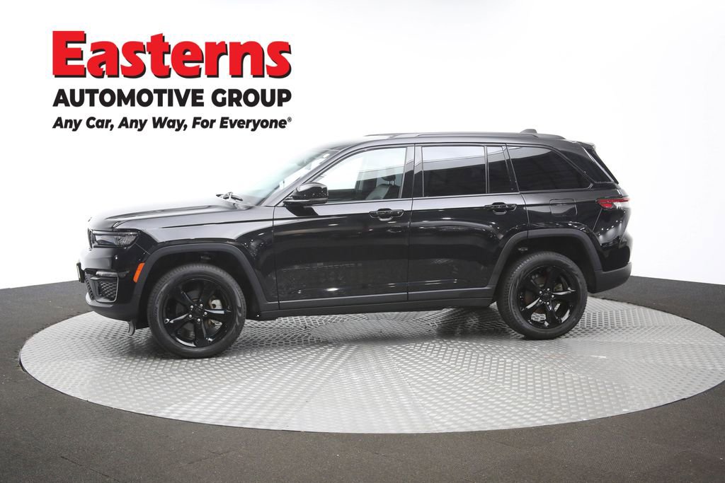 Used 2023 Jeep Grand Cherokee Limited w/ Black Appearance Package AWD/4WD image 60