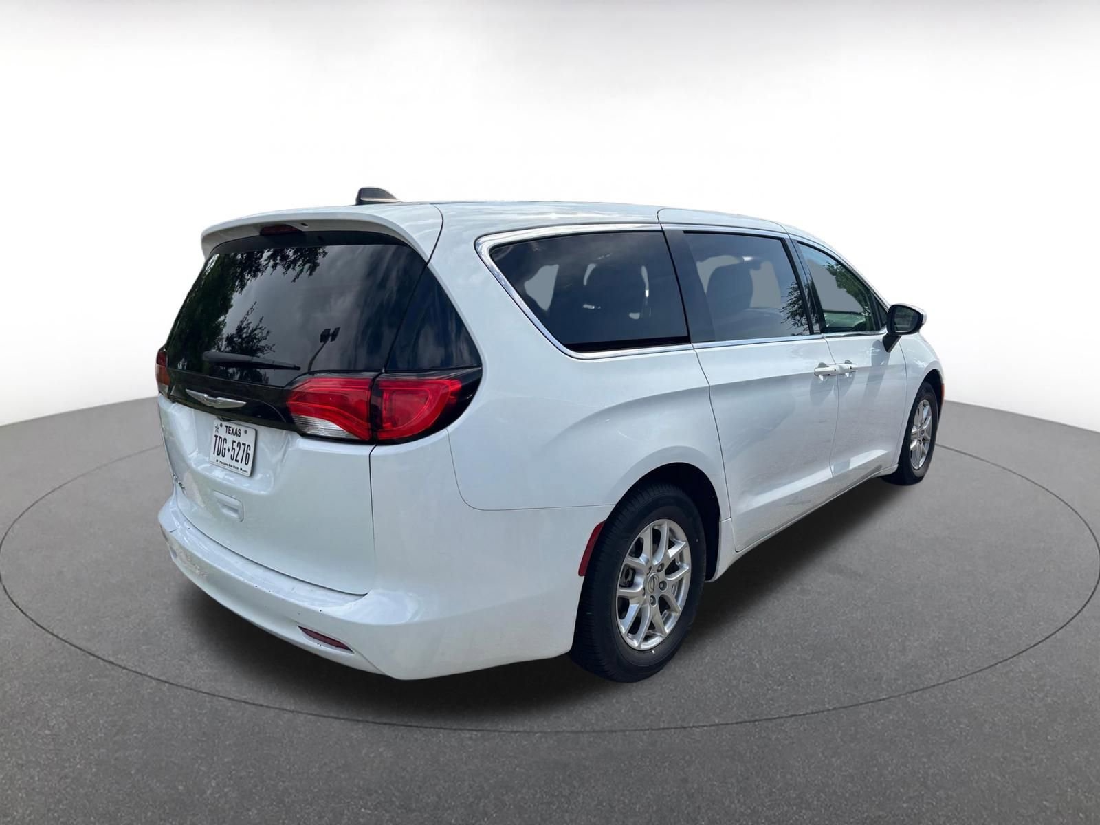 Used 2023 Chrysler Voyager LX FWD image 8