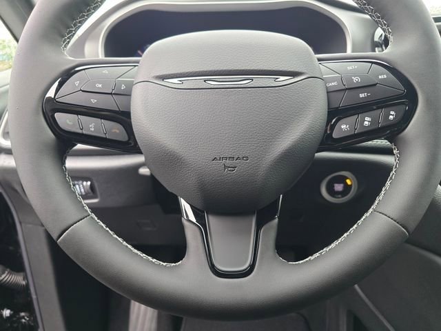 New 2027 Chrysler Pacifica Select FWD image 36