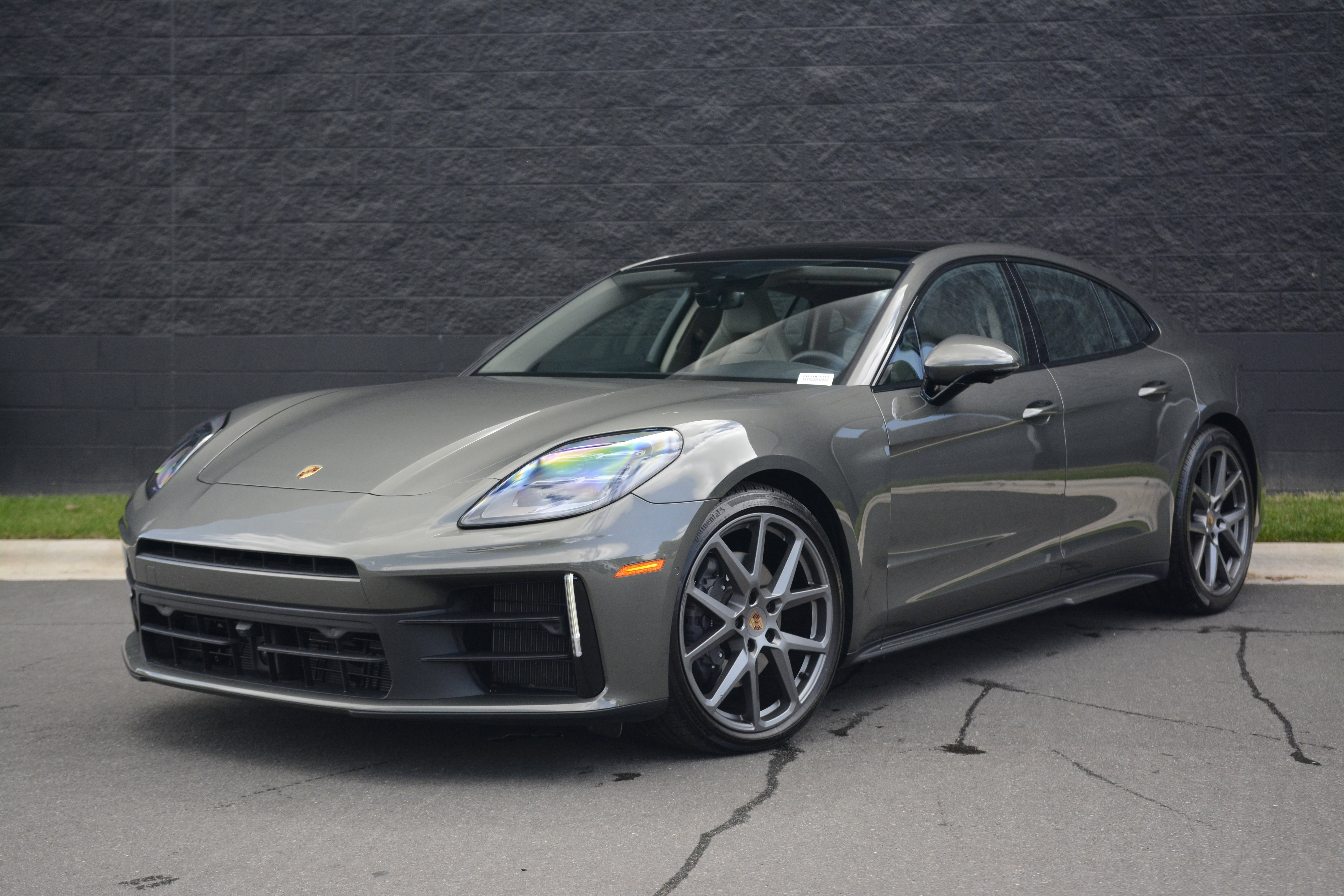 Certified 2025 Porsche Panamera 4 image 1