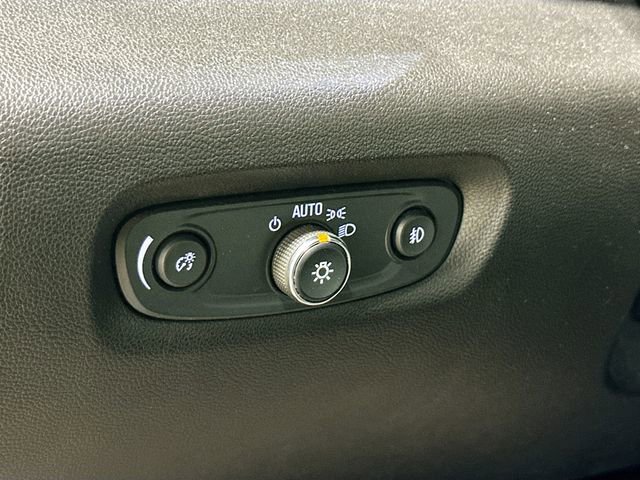 Used 2021 Chevrolet Traverse LT image 12