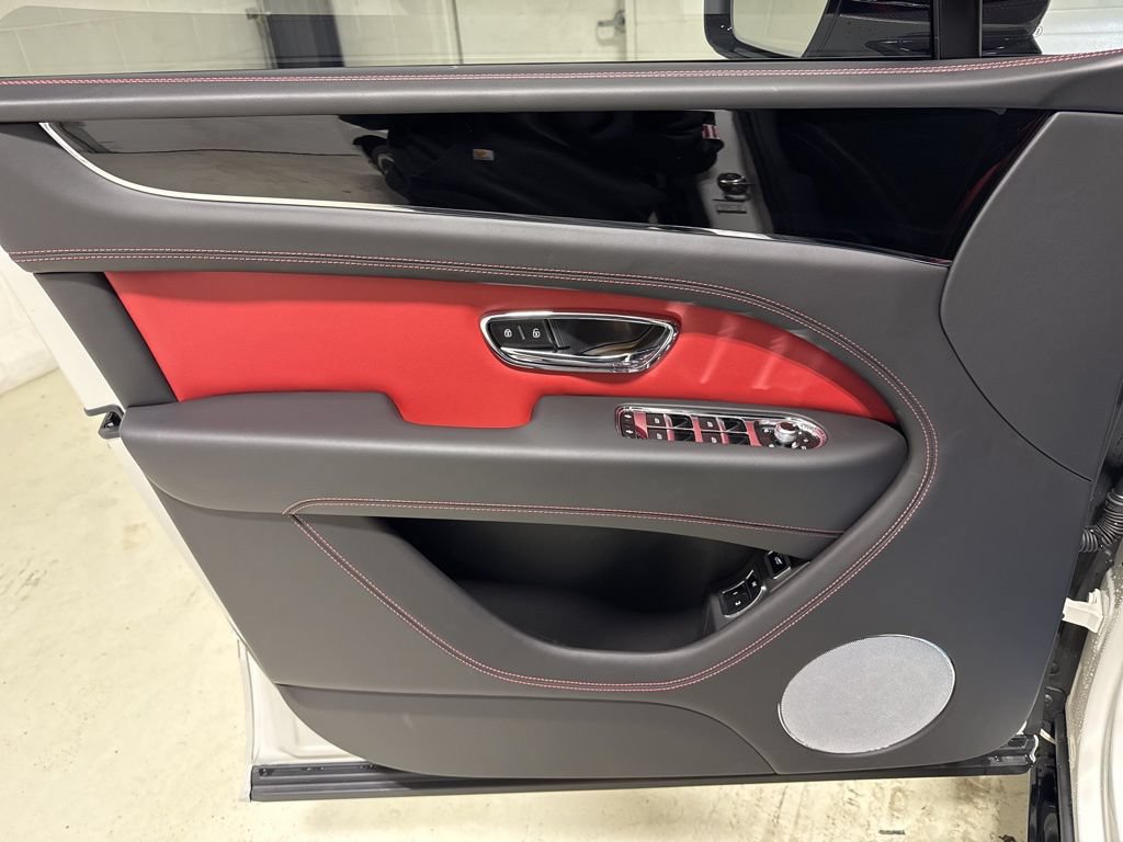 Used 2023 Bentley Bentayga AWD/4WD image 15